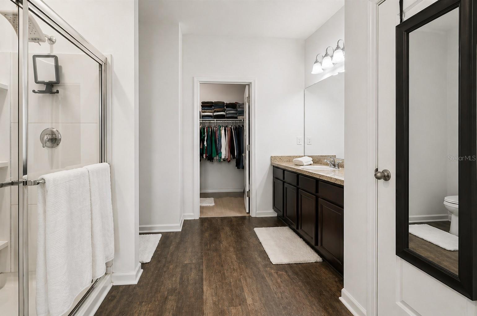 Image 36 of 80 For 705 Garden Oaks Square