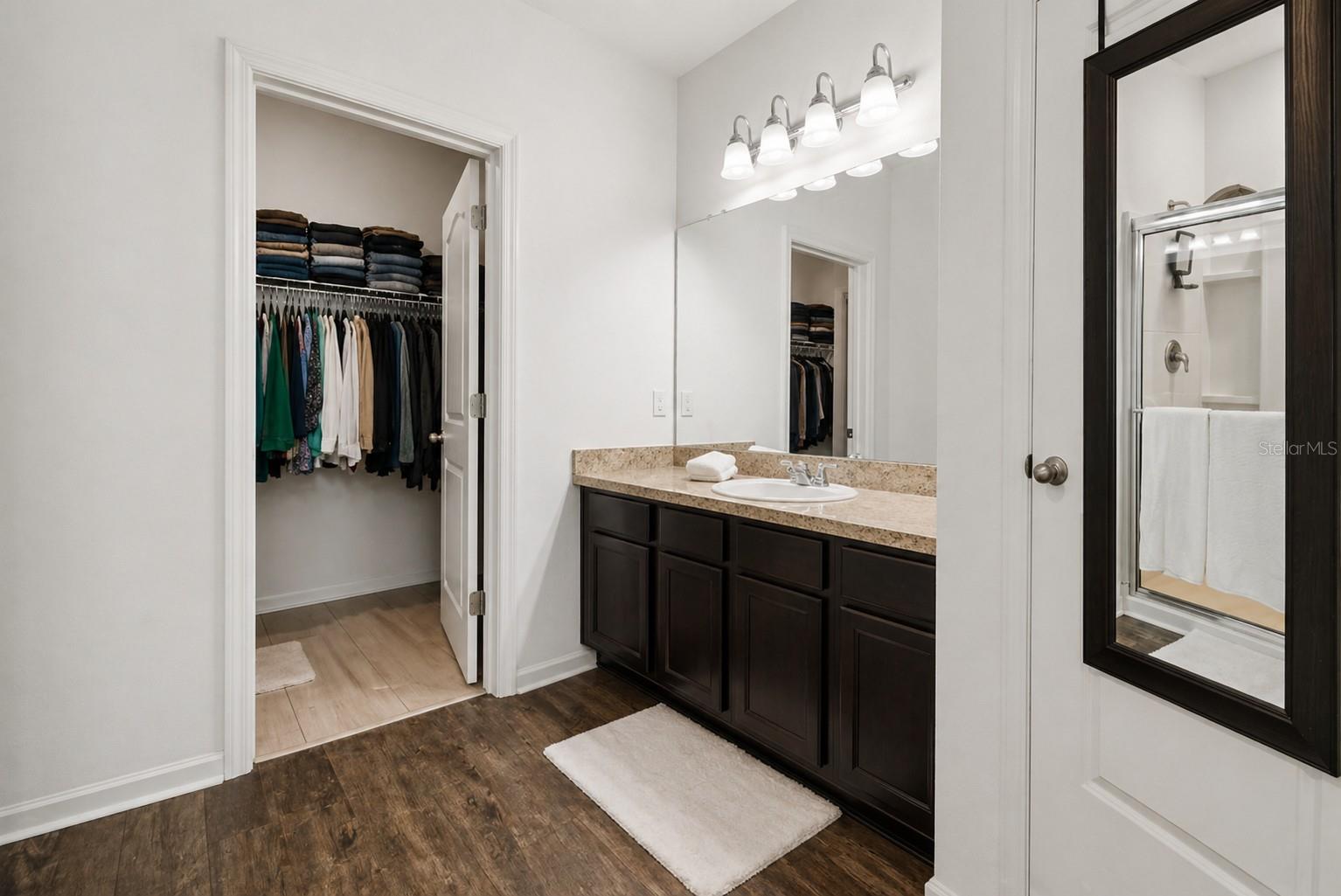 Image 37 of 80 For 705 Garden Oaks Square
