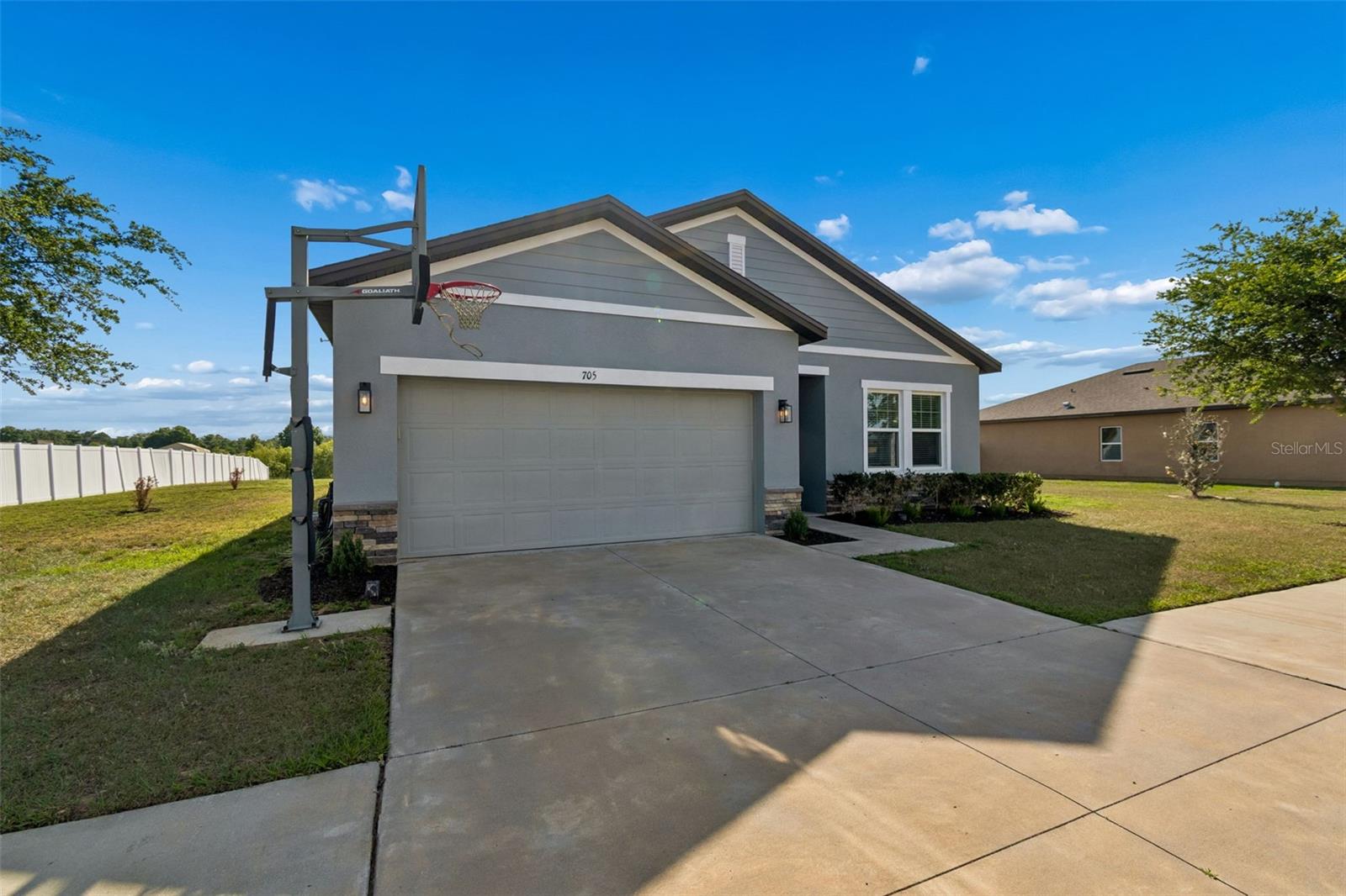 Image 4 of 80 For 705 Garden Oaks Square