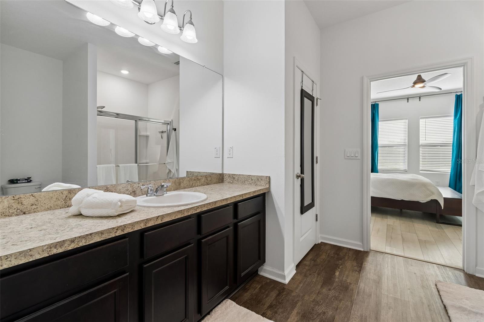 Image 41 of 80 For 705 Garden Oaks Square