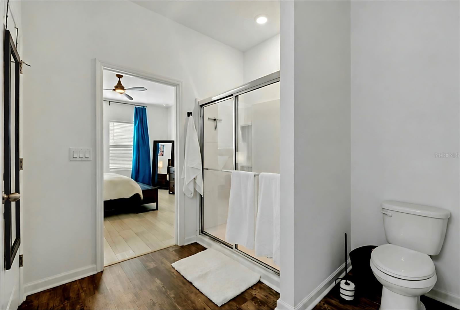 Image 42 of 80 For 705 Garden Oaks Square