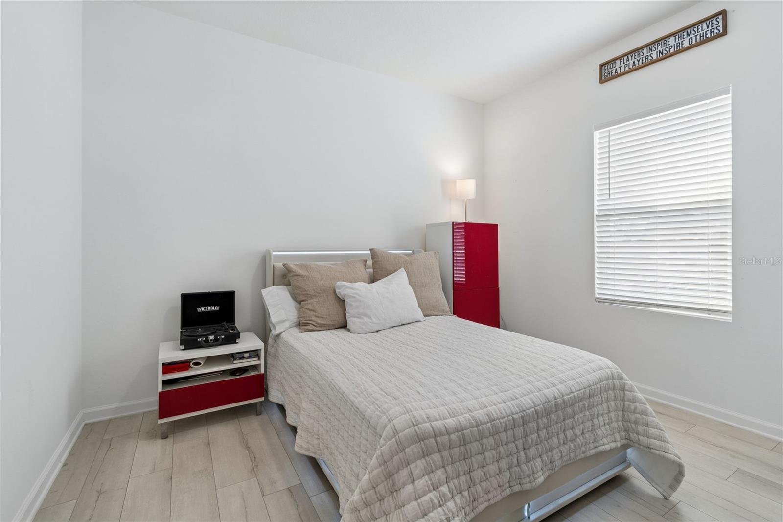 Image 43 of 80 For 705 Garden Oaks Square