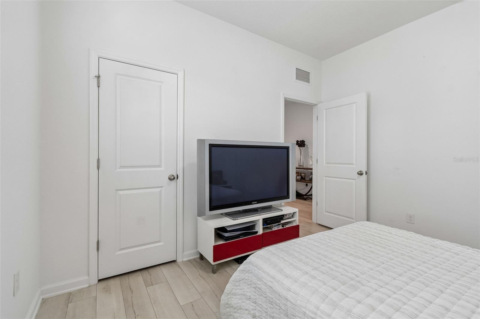 Image 46 of 80 For 705 Garden Oaks Square