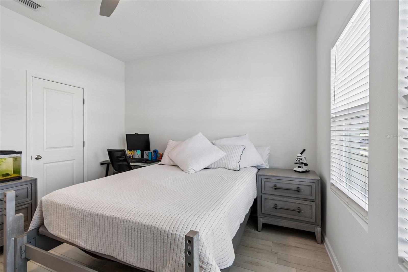 Image 48 of 80 For 705 Garden Oaks Square
