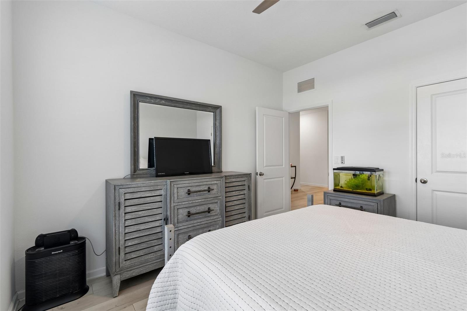 Image 49 of 80 For 705 Garden Oaks Square