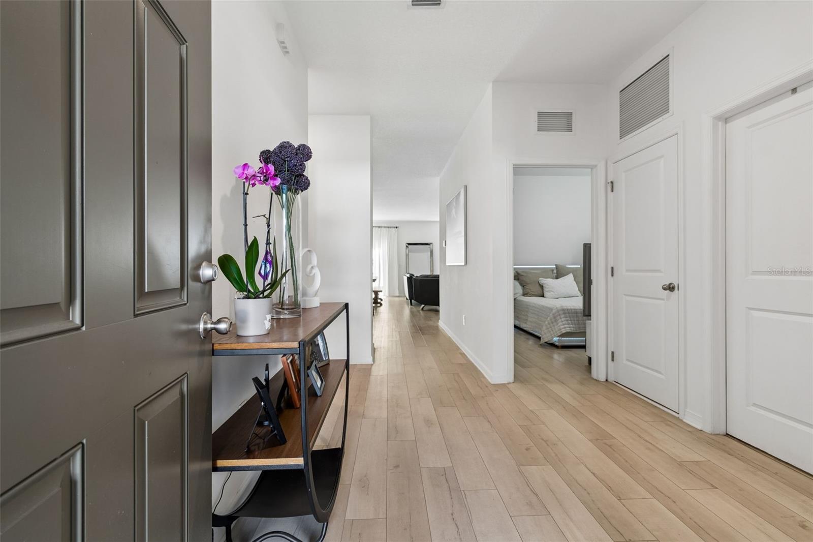 Image 7 of 80 For 705 Garden Oaks Square