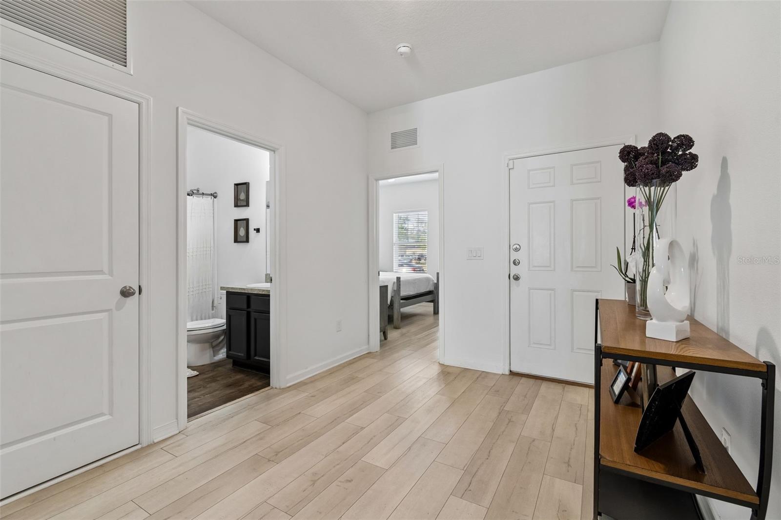 Image 8 of 80 For 705 Garden Oaks Square