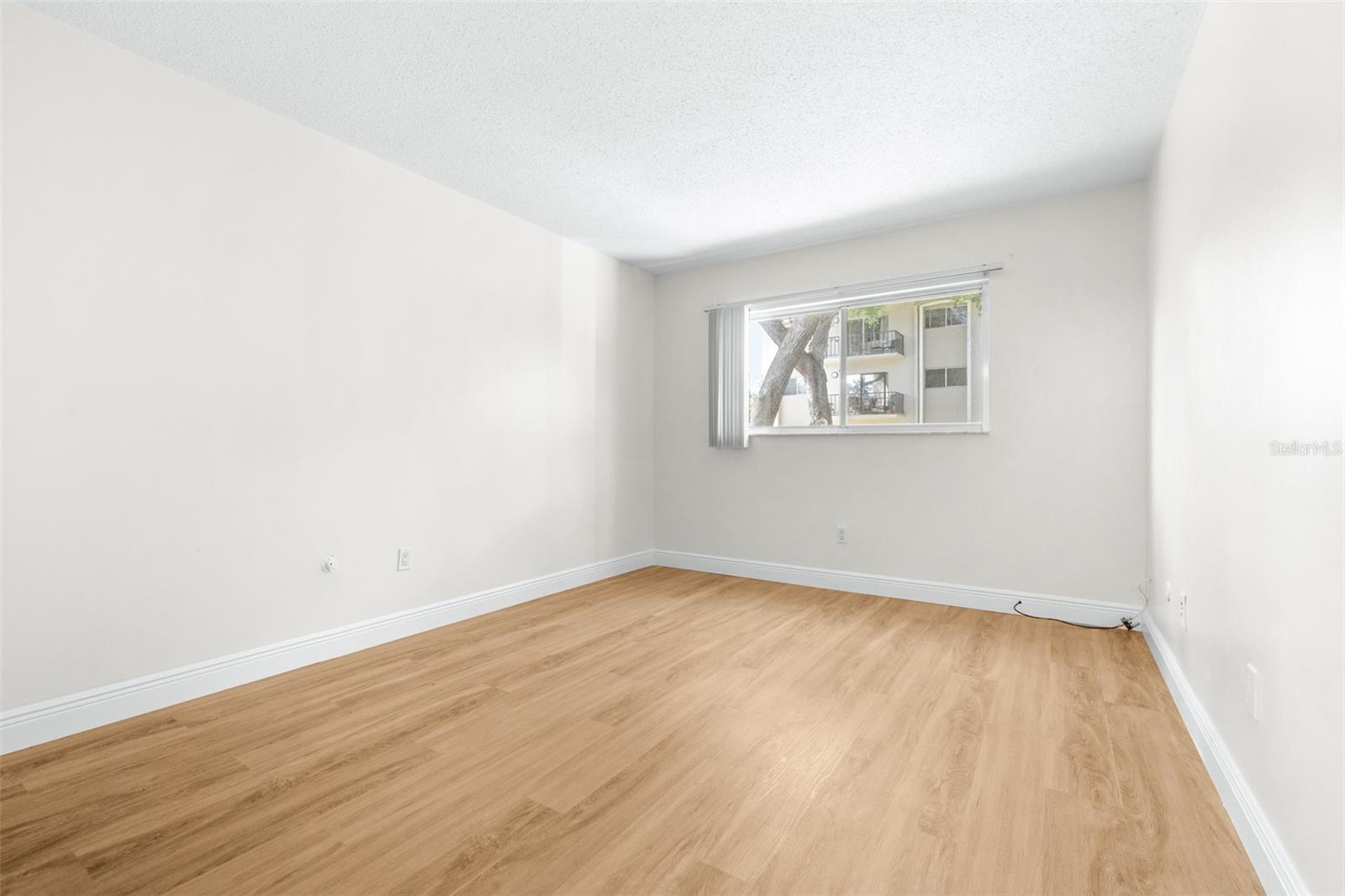 Image 11 of 27 For 4606 Gray Street 107