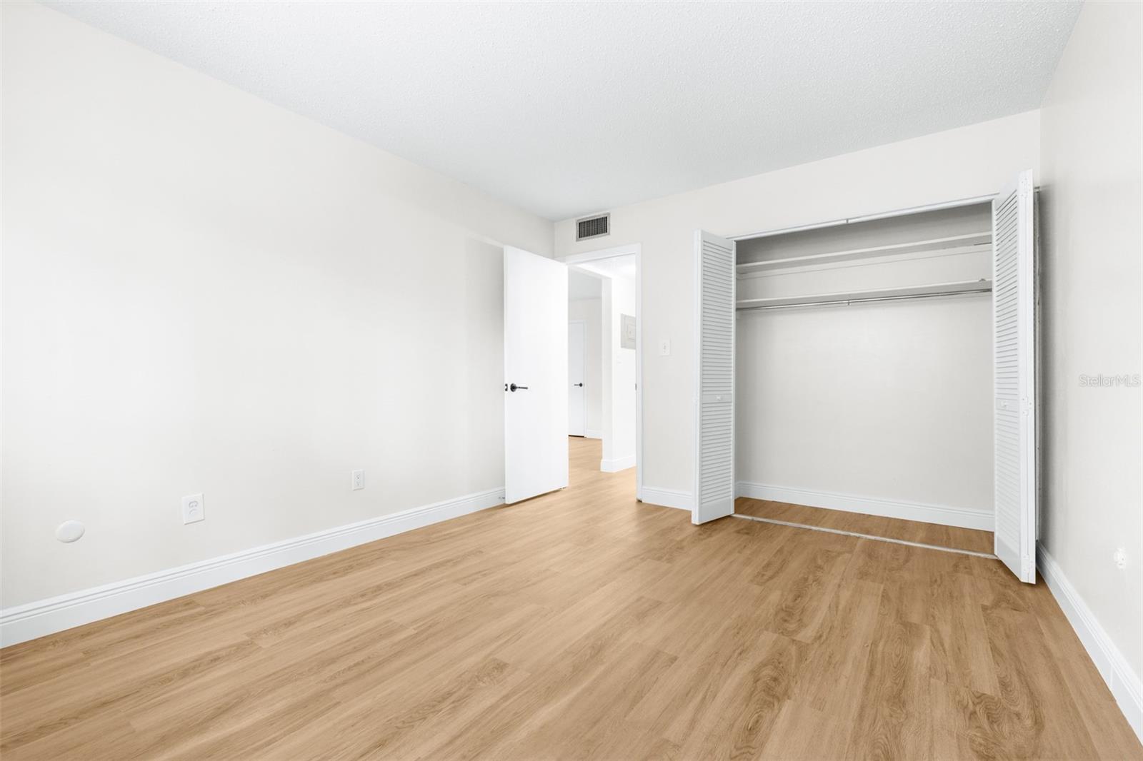 Image 12 of 27 For 4606 Gray Street 107