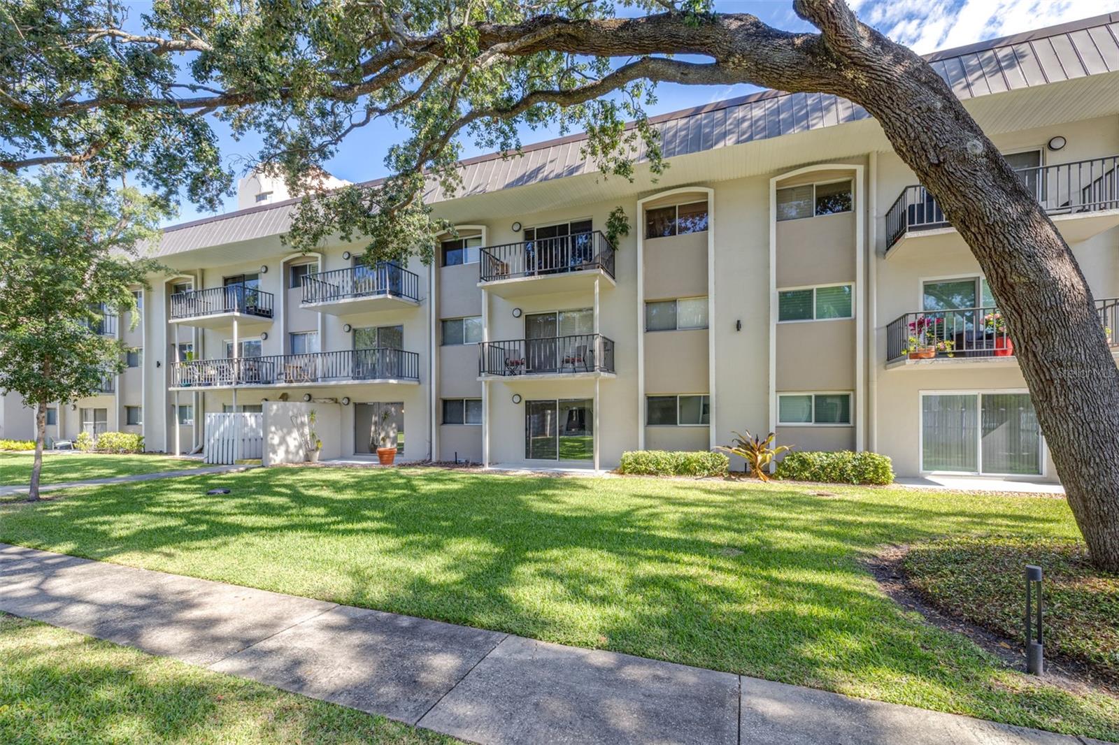 Image 17 of 27 For 4606 Gray Street 107