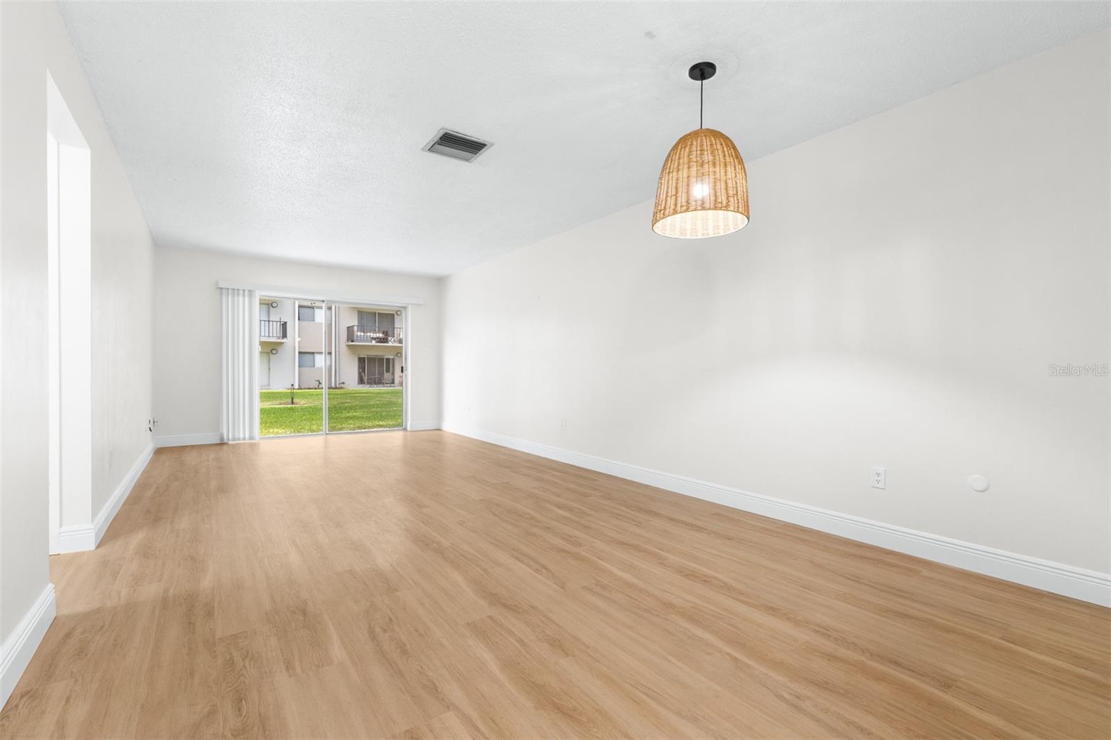 Image 5 of 27 For 4606 Gray Street 107