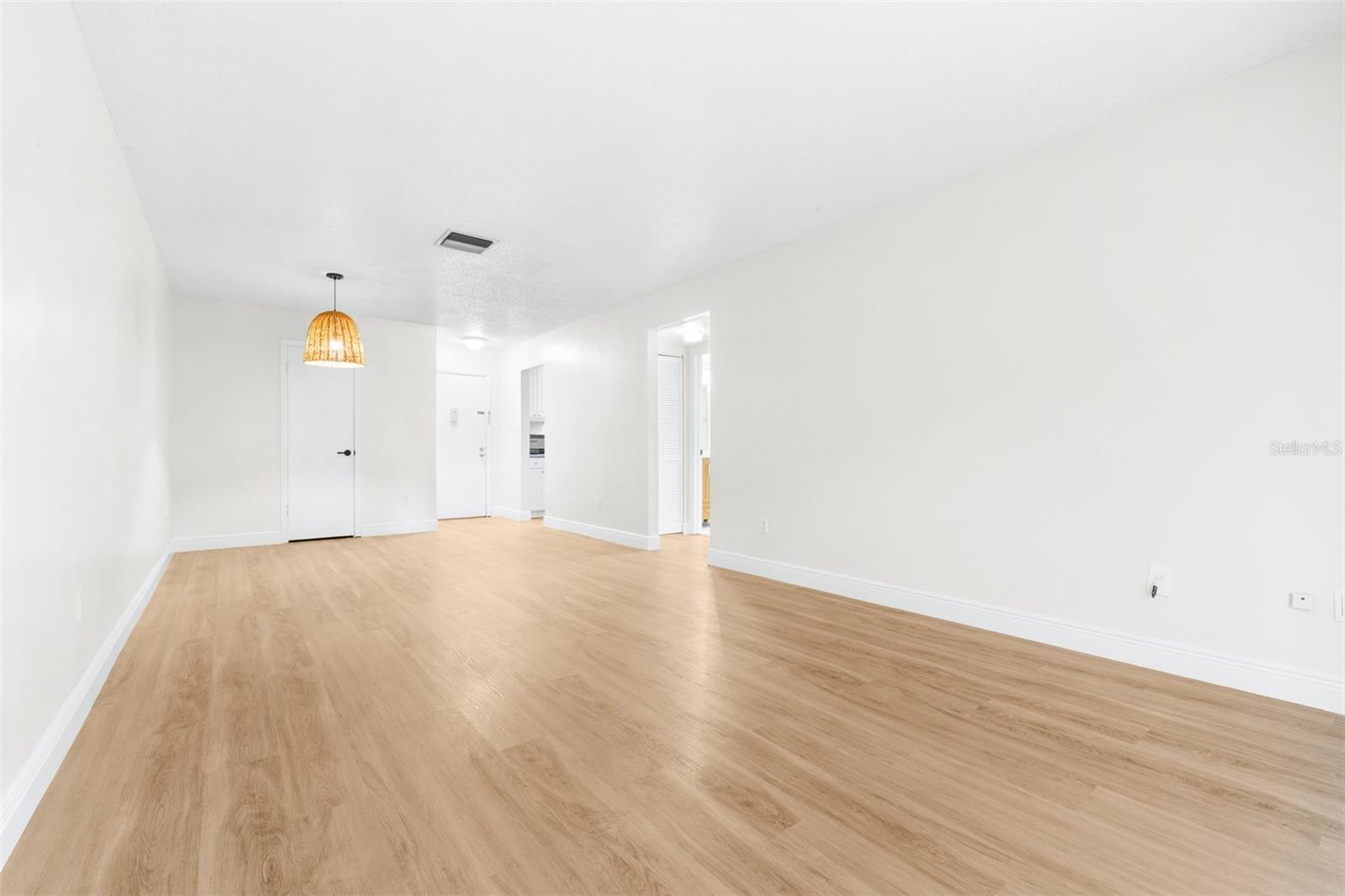 Image 7 of 27 For 4606 Gray Street 107