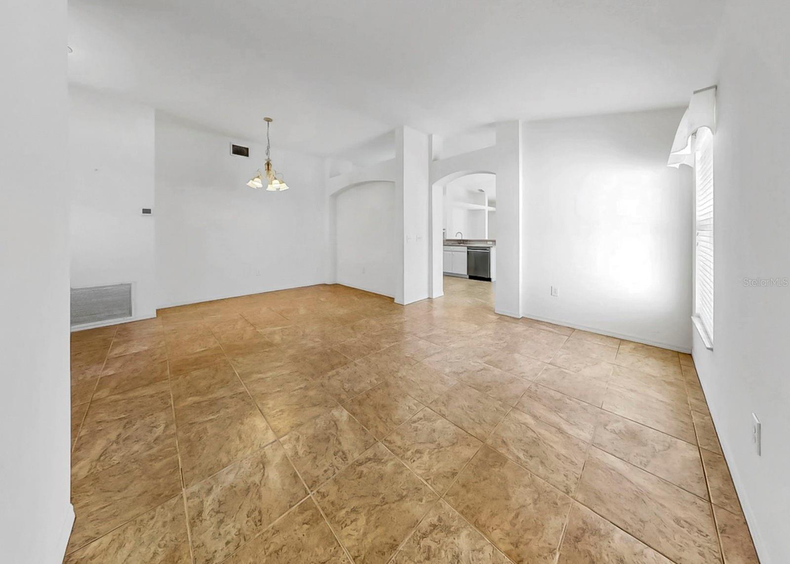 Image 11 of 69 For 10725 Deepbrook Dr