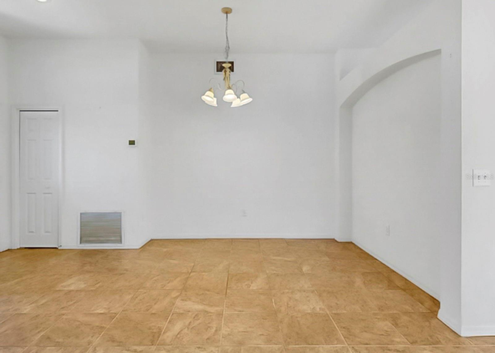 Image 13 of 69 For 10725 Deepbrook Dr