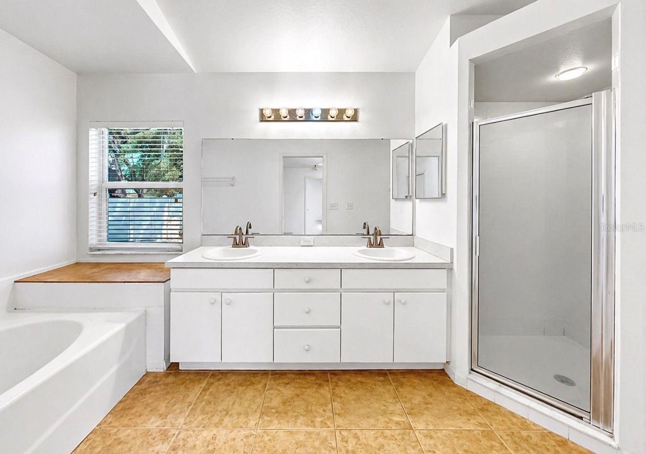 Image 33 of 69 For 10725 Deepbrook Dr