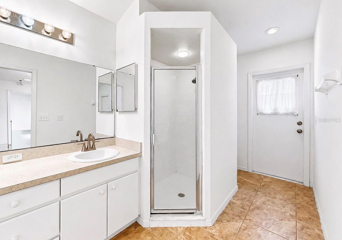 Image 34 of 69 For 10725 Deepbrook Dr