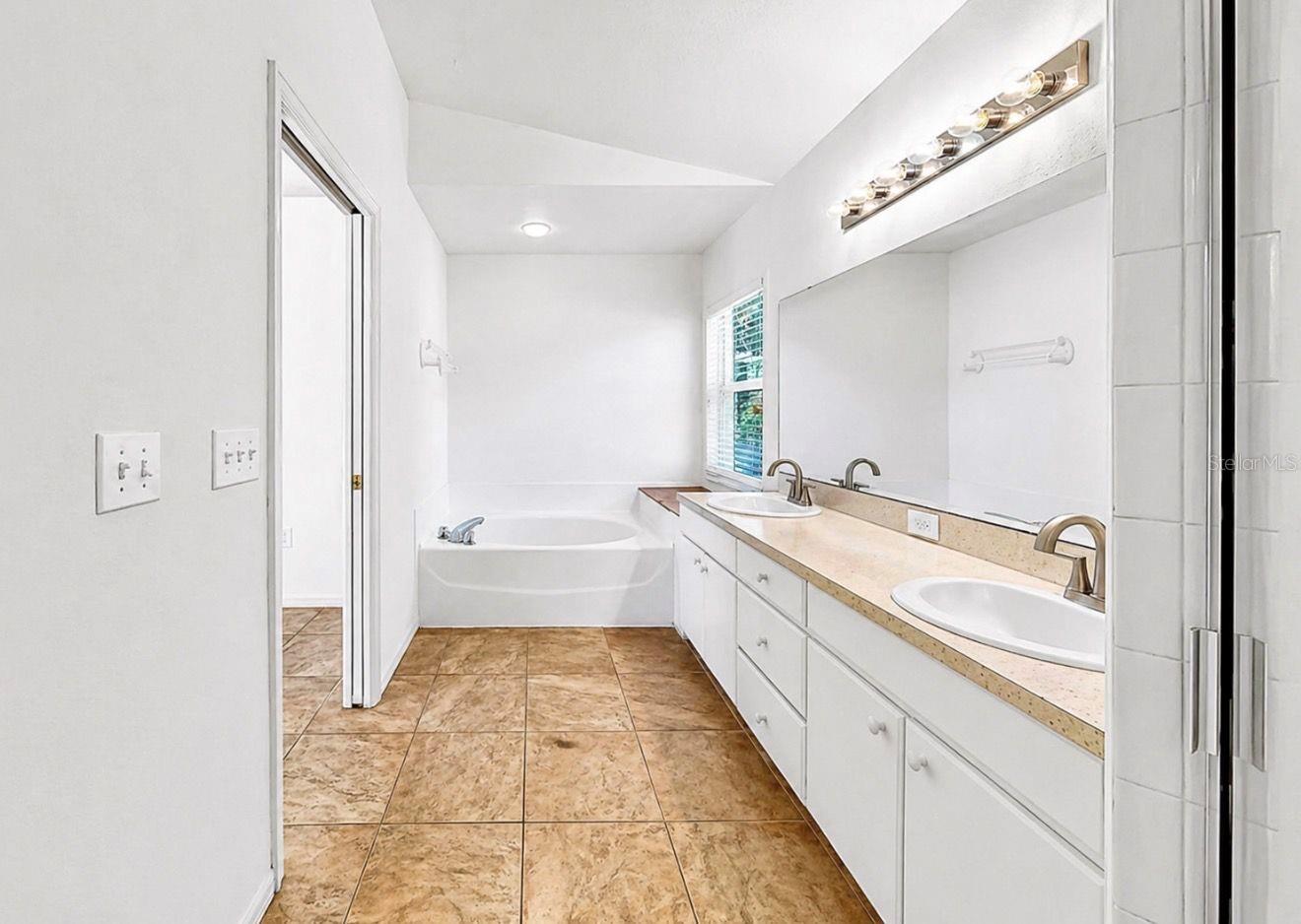 Image 35 of 69 For 10725 Deepbrook Dr