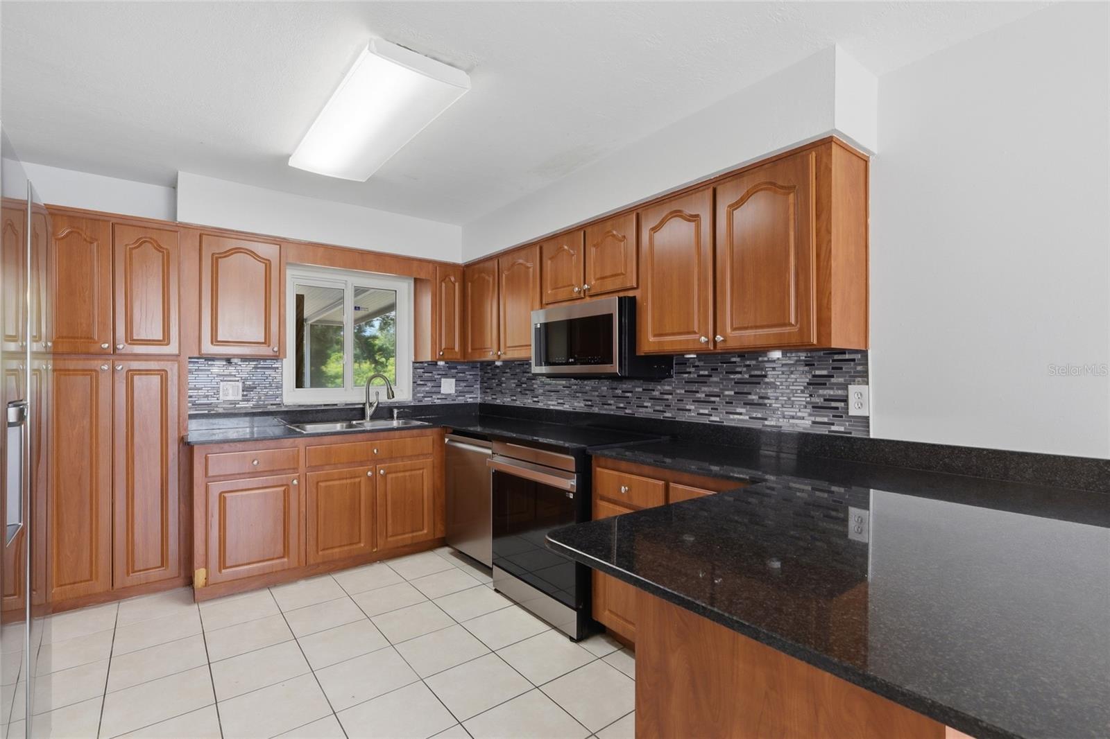 Image 10 of 37 For 1114 Estatewood Drive