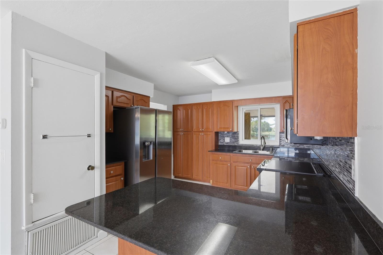 Image 11 of 37 For 1114 Estatewood Drive