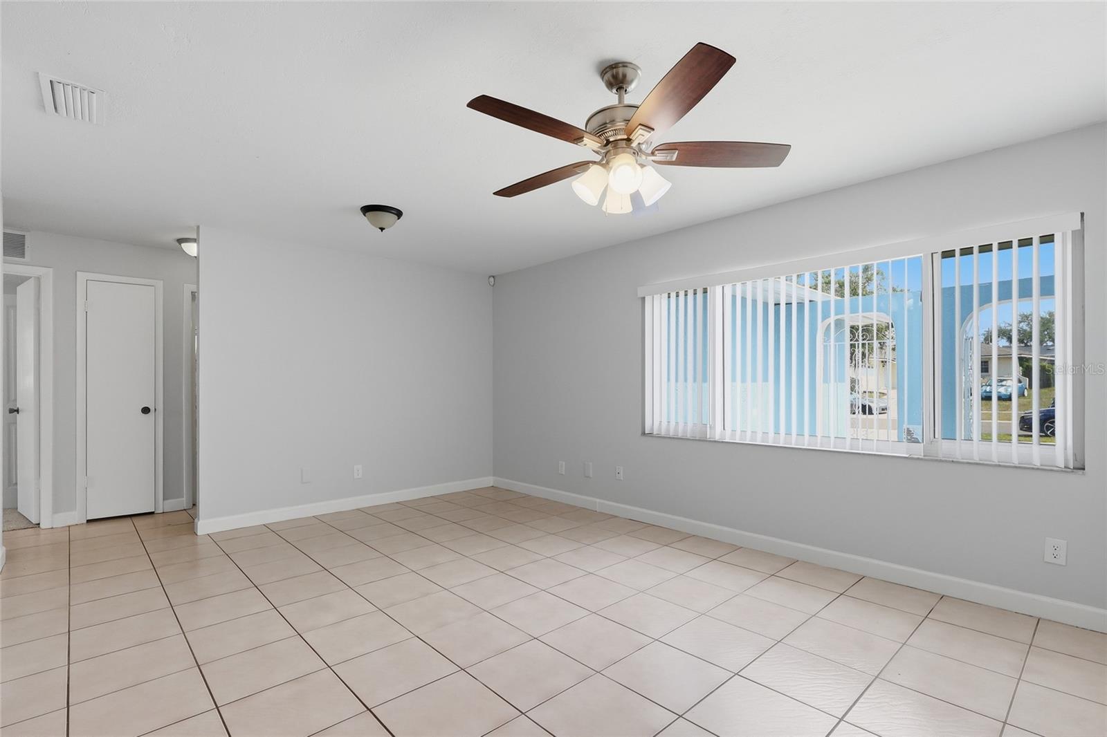 Image 12 of 37 For 1114 Estatewood Drive