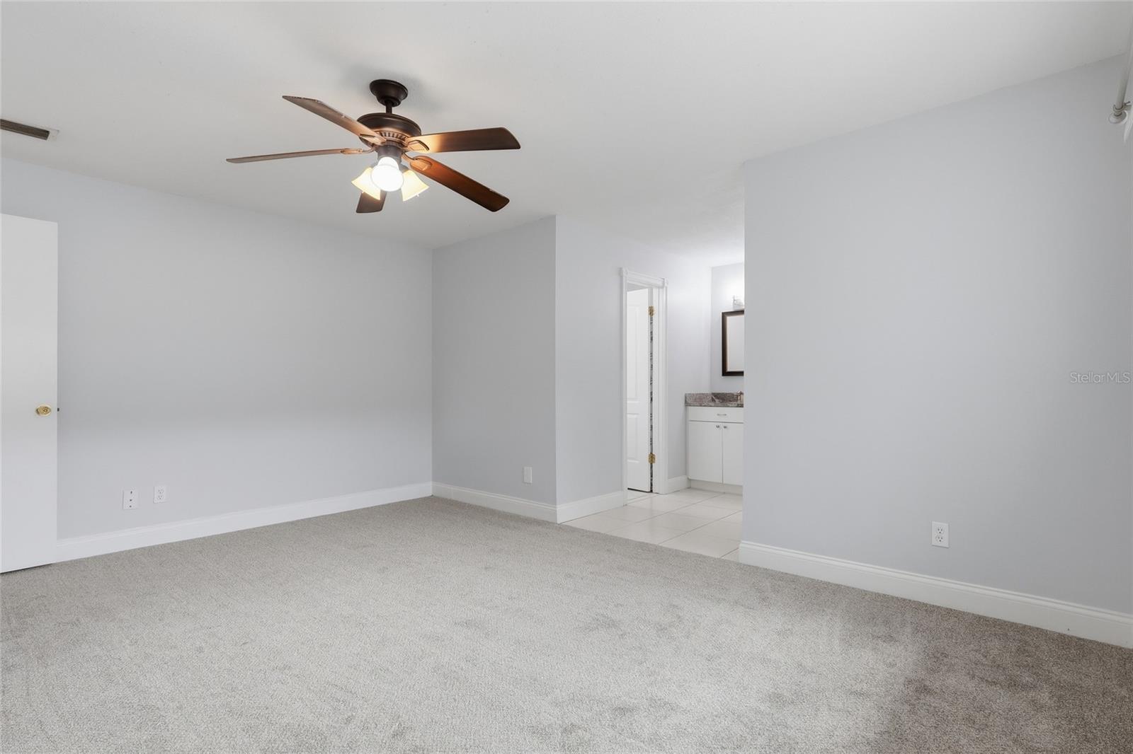 Image 18 of 37 For 1114 Estatewood Drive