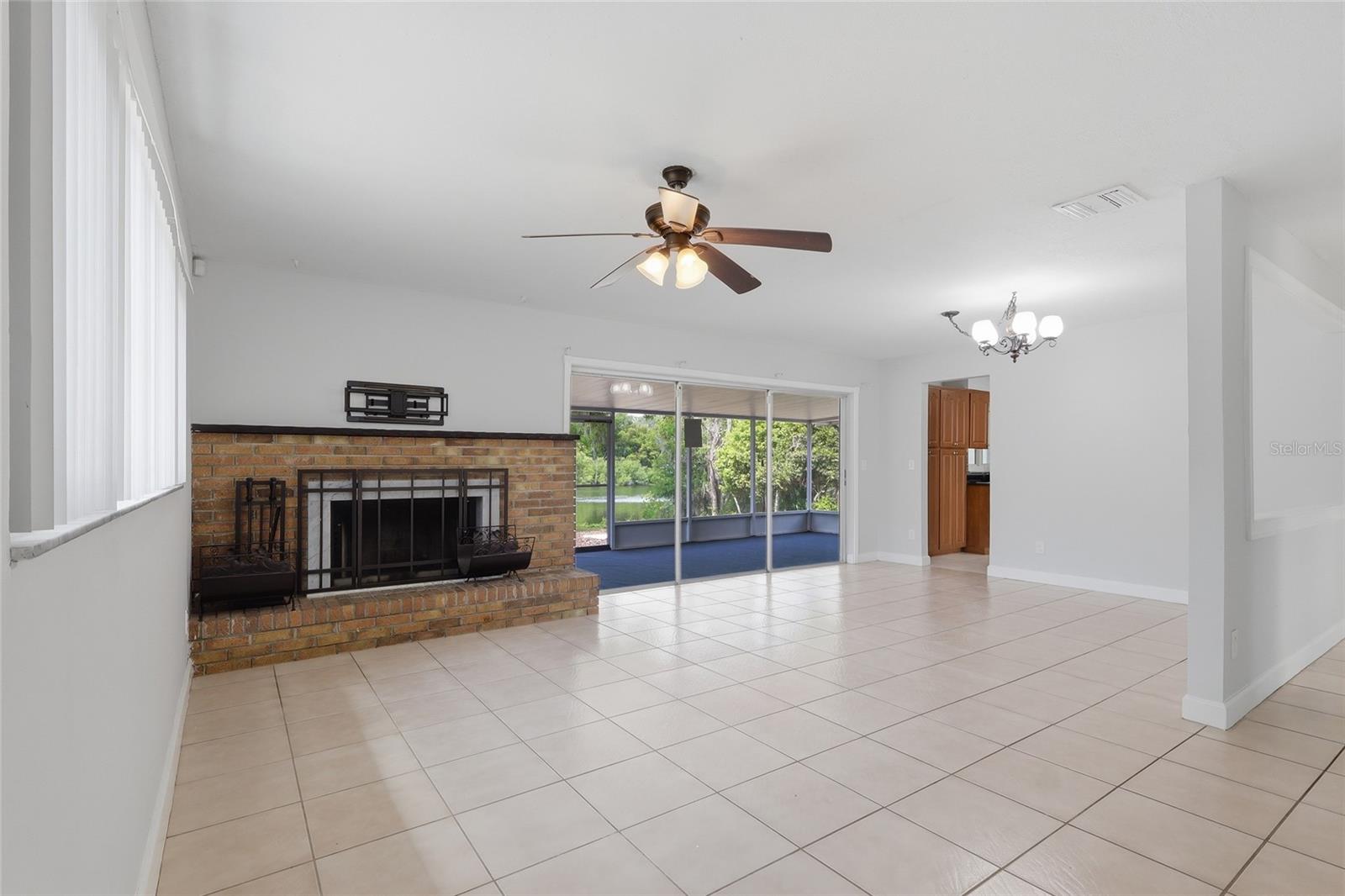 Image 4 of 37 For 1114 Estatewood Drive
