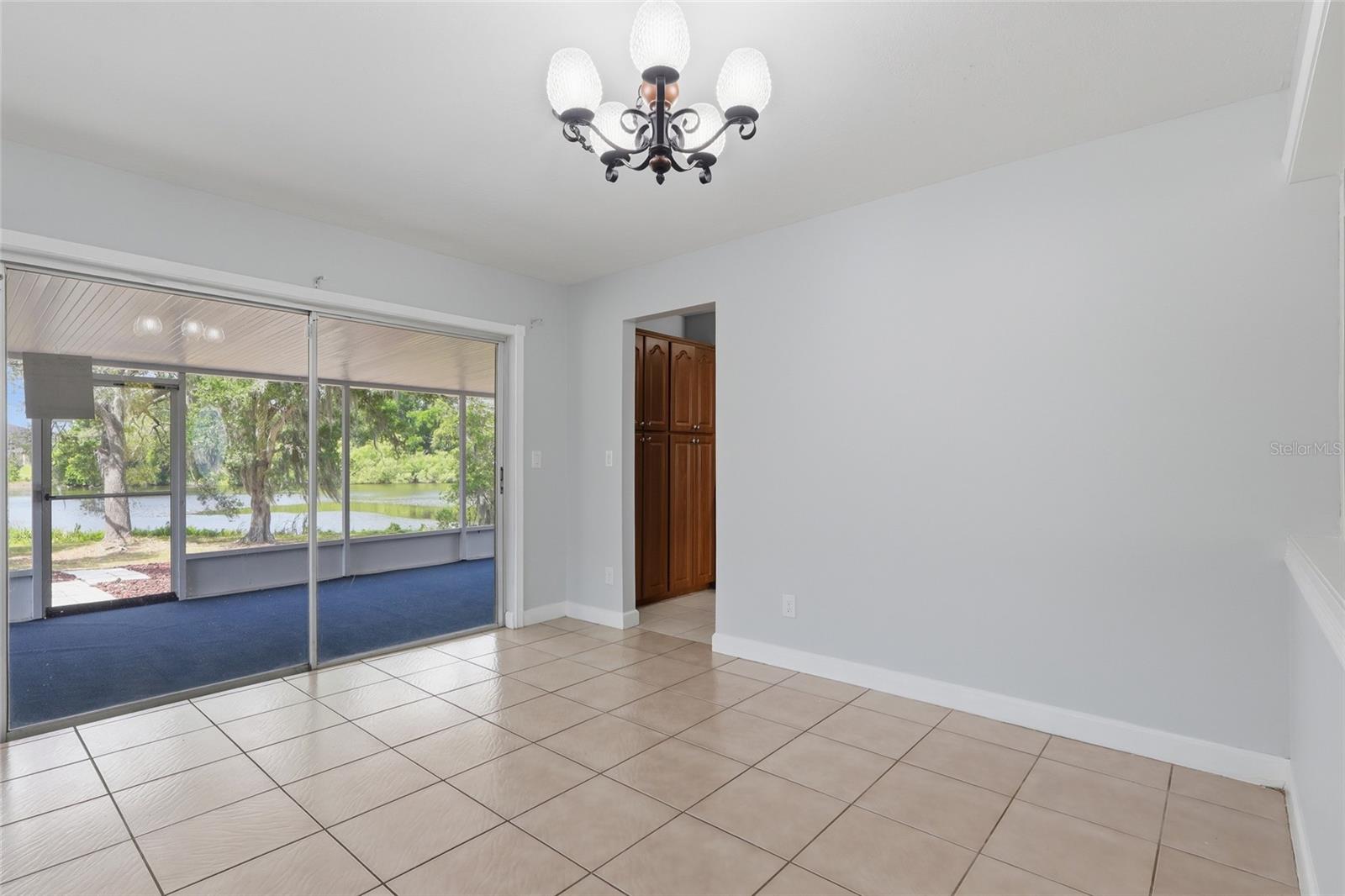 Image 5 of 37 For 1114 Estatewood Drive