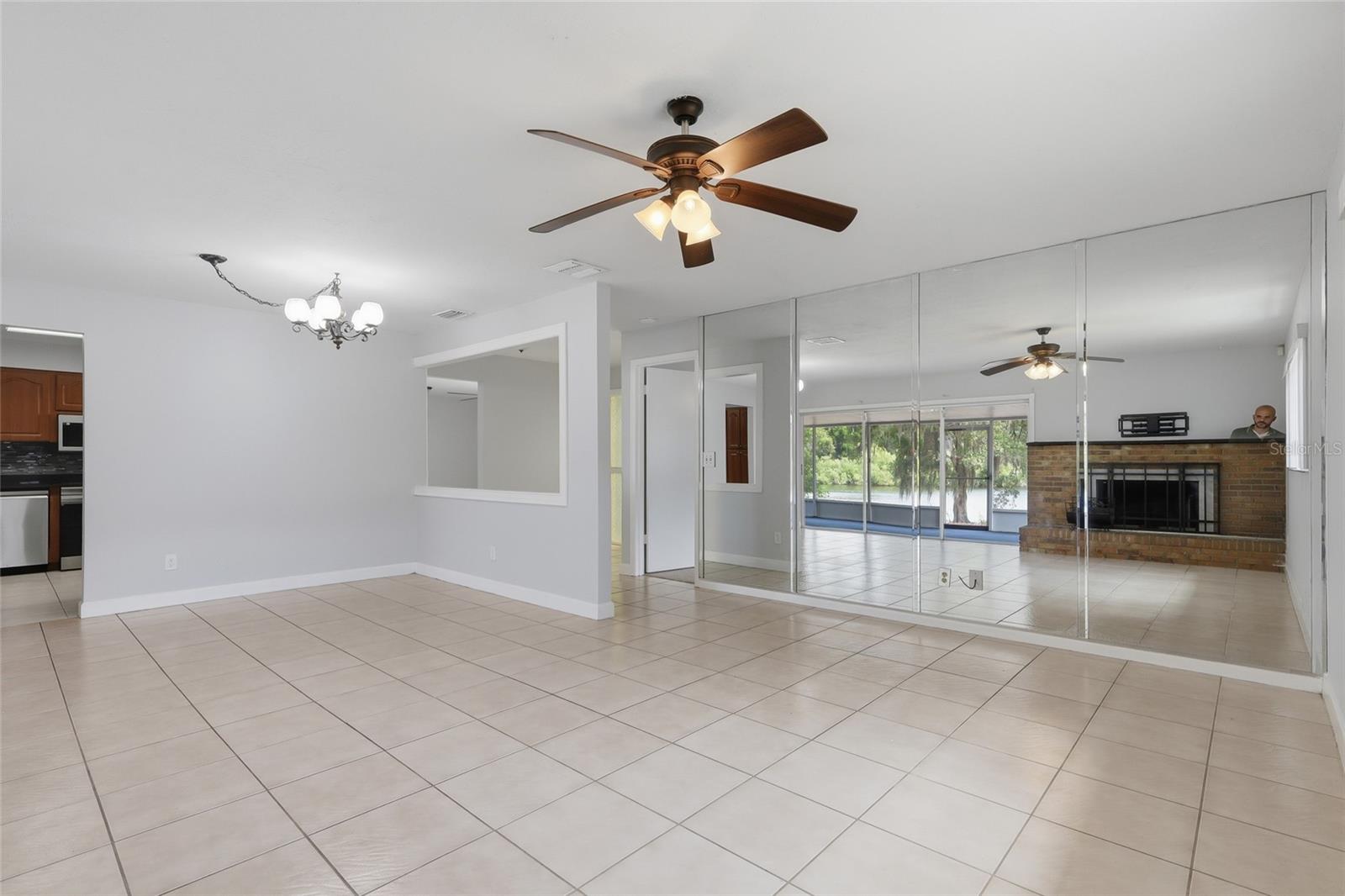 Image 7 of 37 For 1114 Estatewood Drive