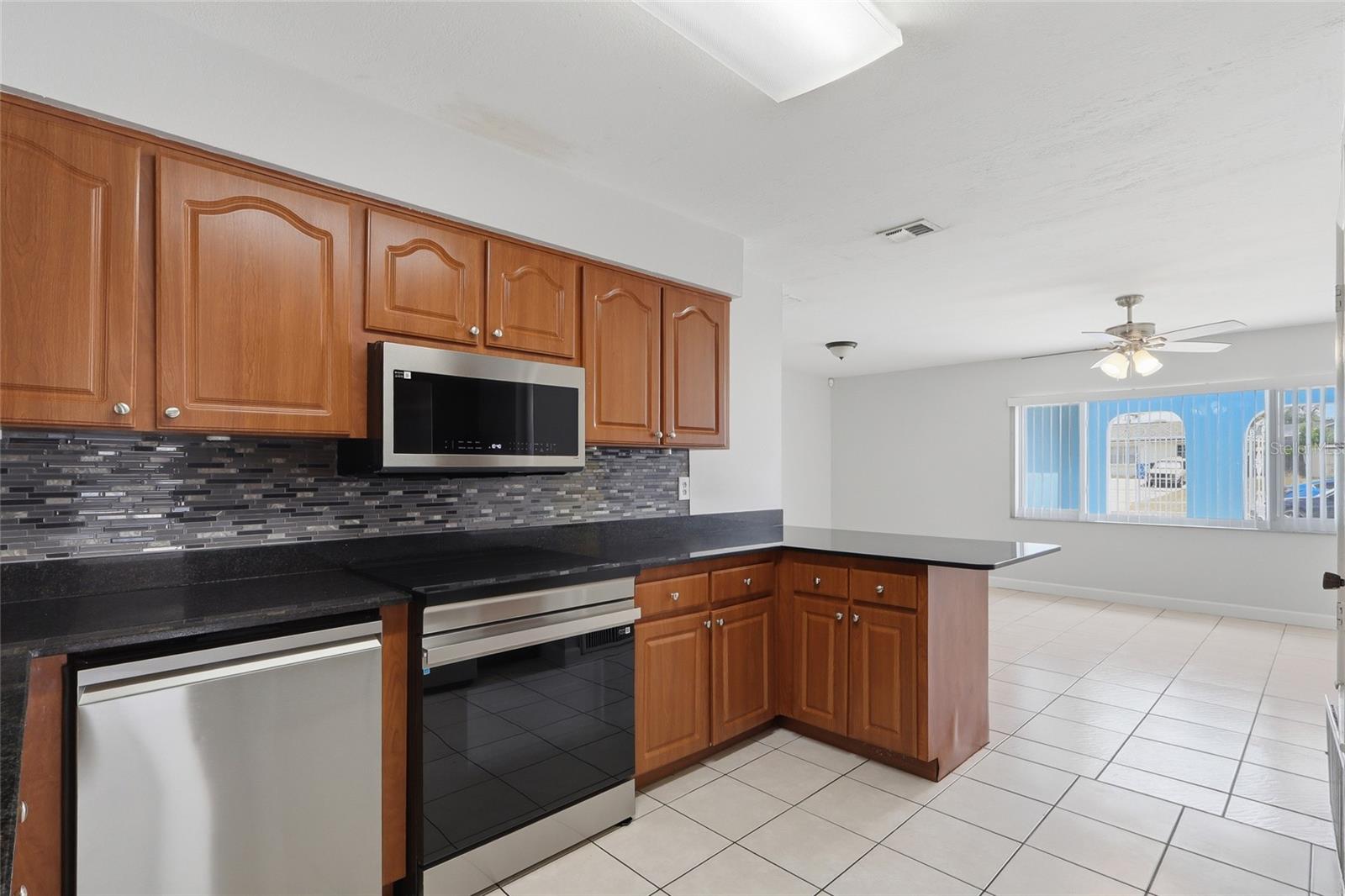 Image 9 of 37 For 1114 Estatewood Drive