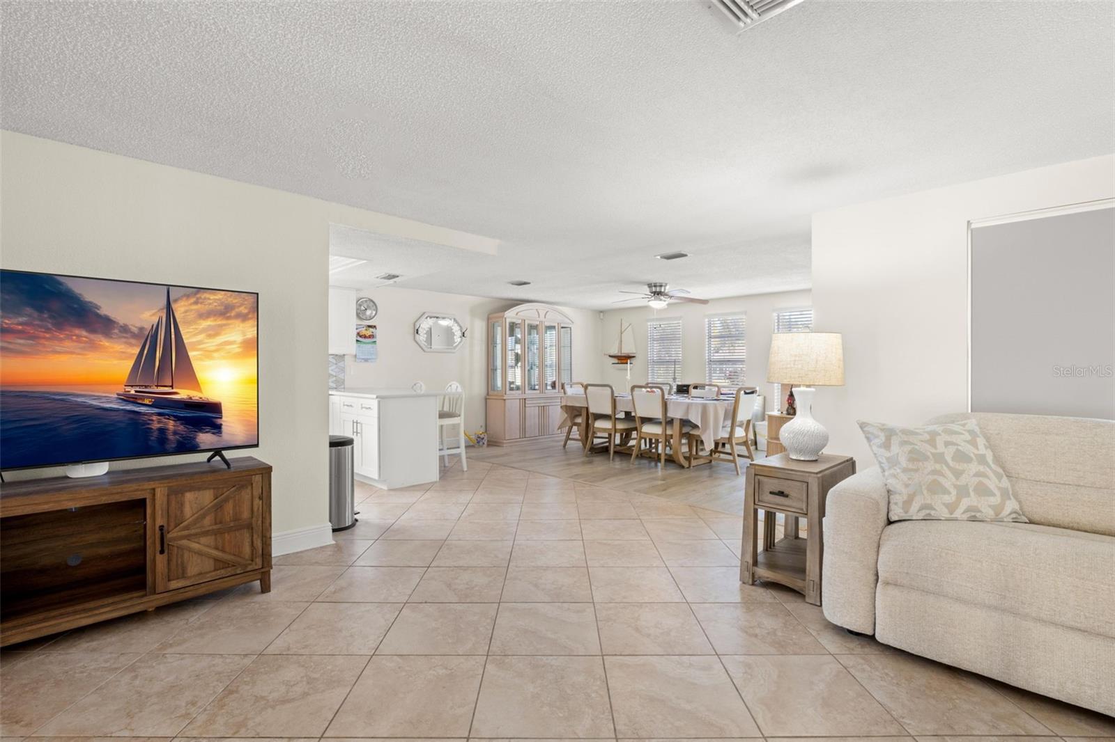 Image 5 of 48 For 7418 Islander Lane