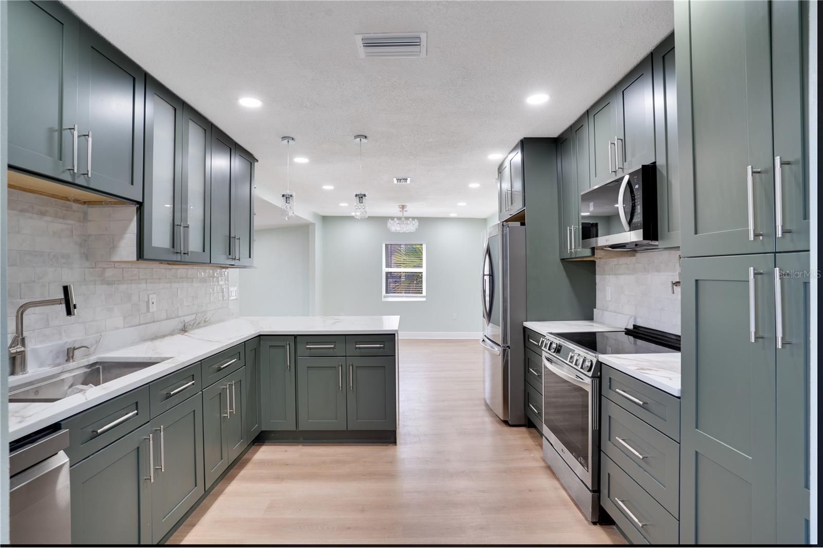 Image 9 of 28 For 4029 13th Avenue S