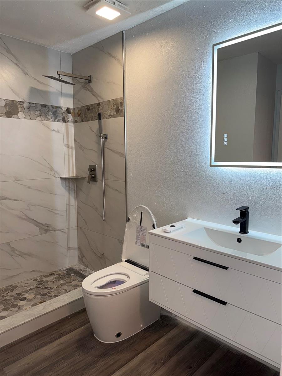 Image 13 of 56 For 9481 Highland Oak Drive 1611