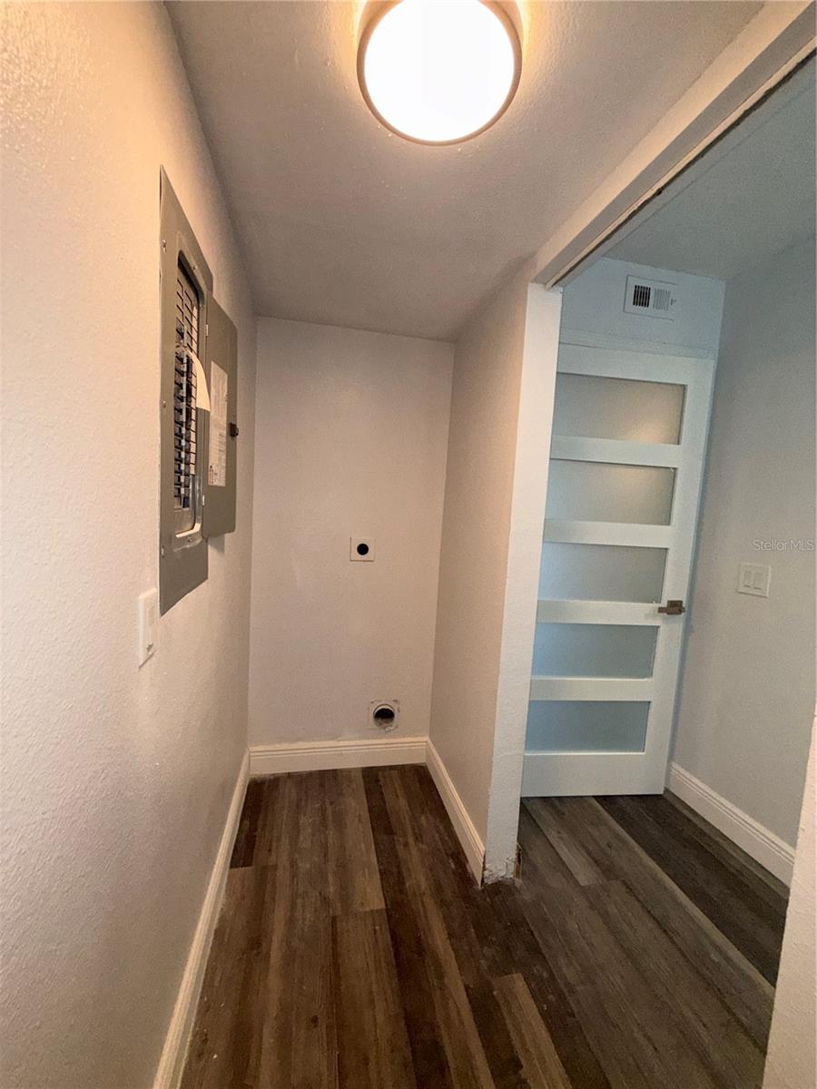 Image 20 of 56 For 9481 Highland Oak Drive 1611
