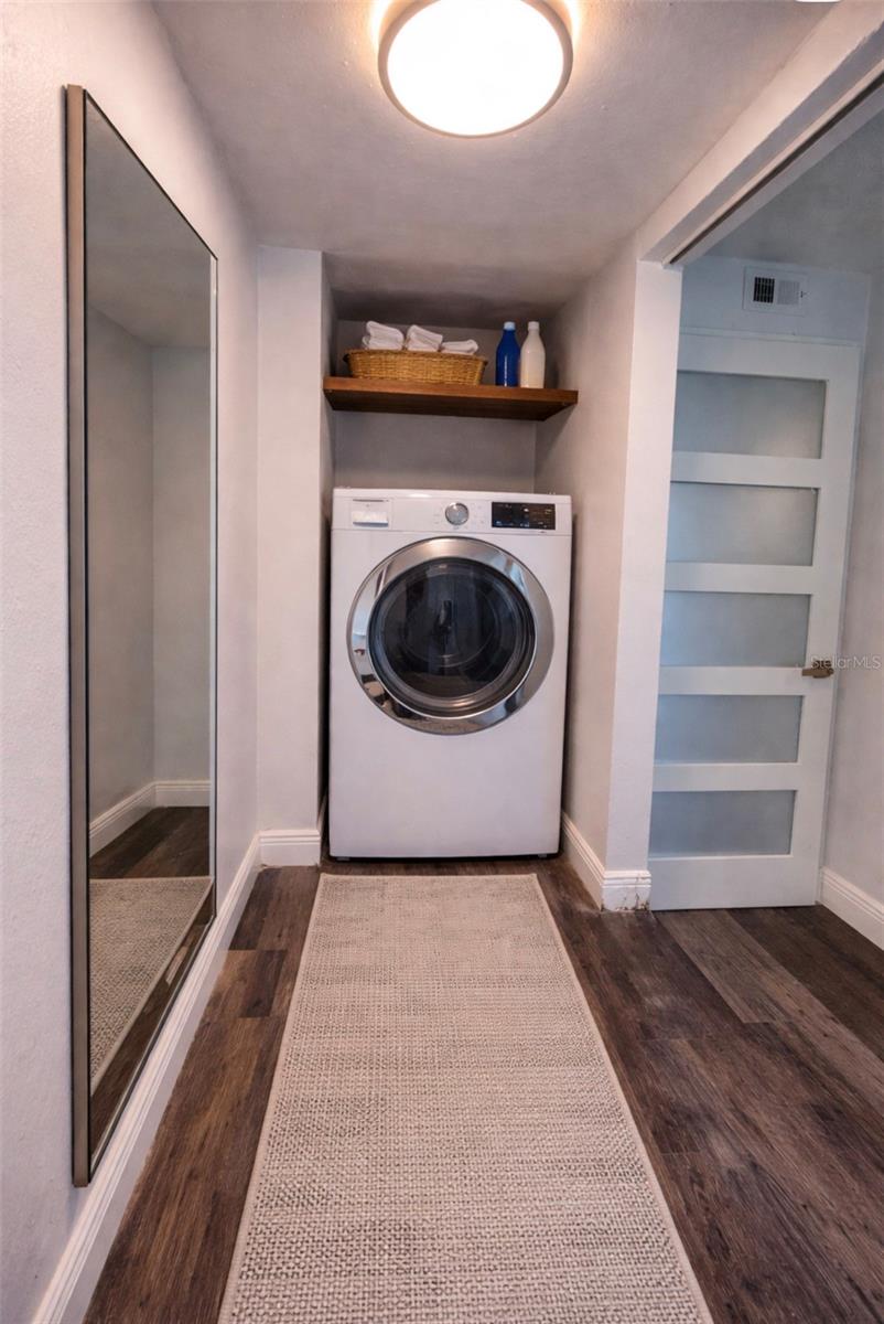 Image 21 of 56 For 9481 Highland Oak Drive 1611