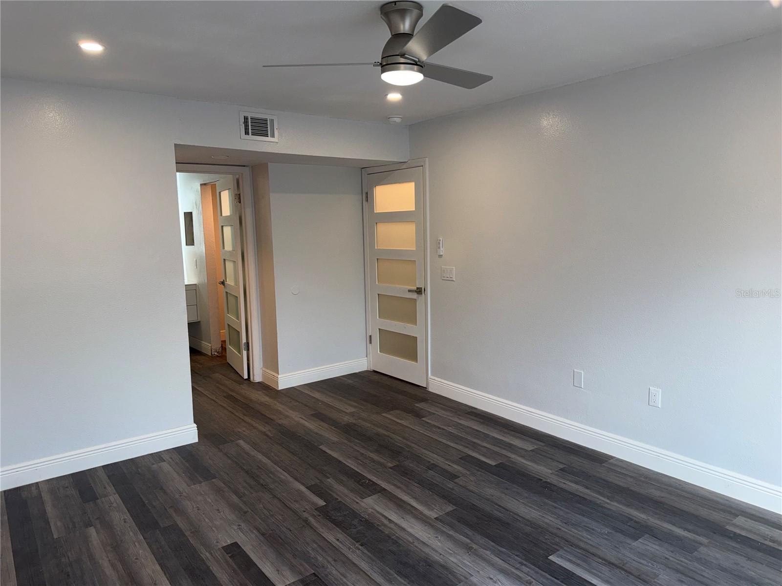 Image 7 of 56 For 9481 Highland Oak Drive 1611