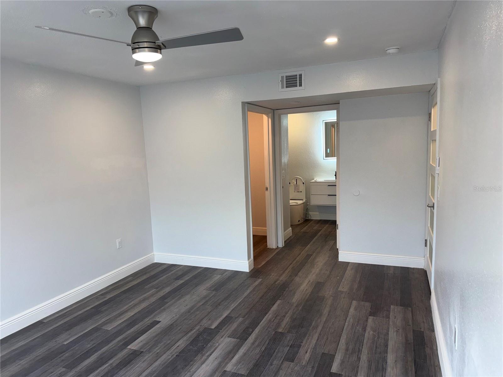 Image 8 of 56 For 9481 Highland Oak Drive 1611