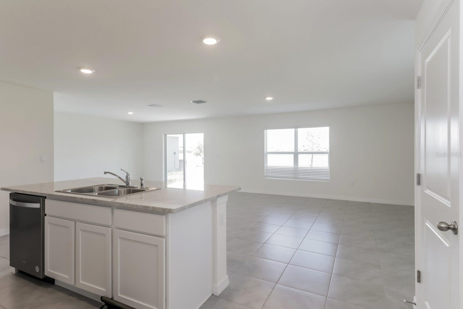 Image 4 of 8 For 476 Sunlit Coral Street