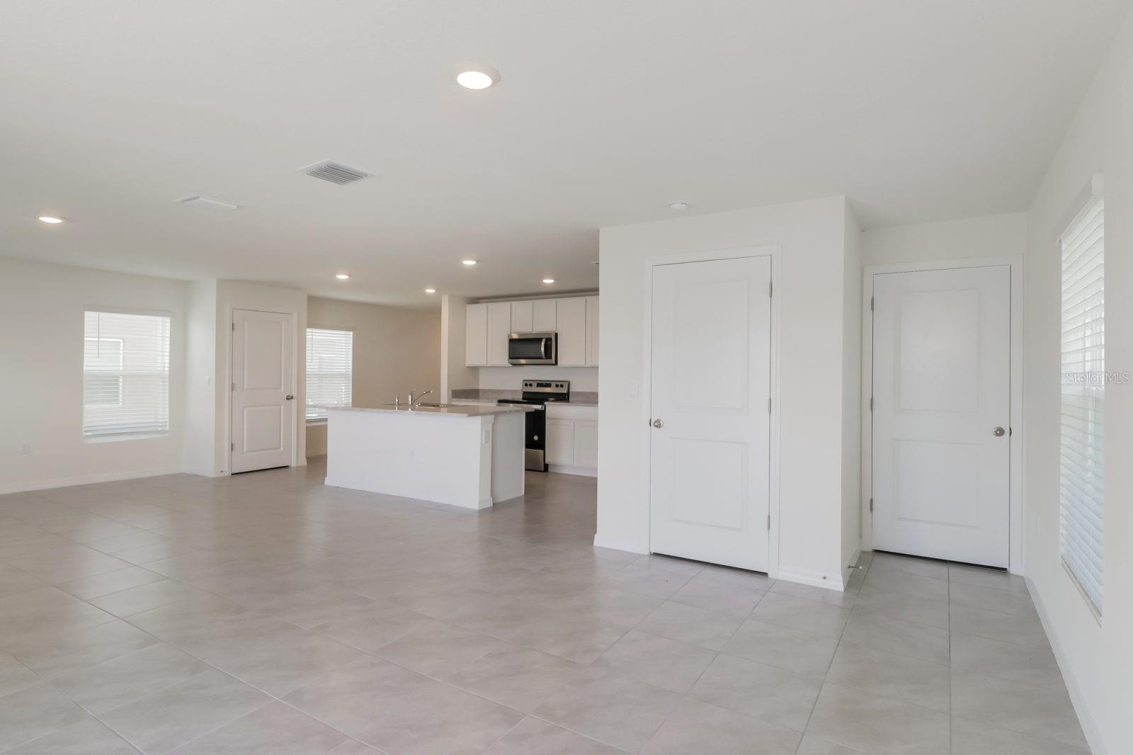 Image 6 of 8 For 476 Sunlit Coral Street