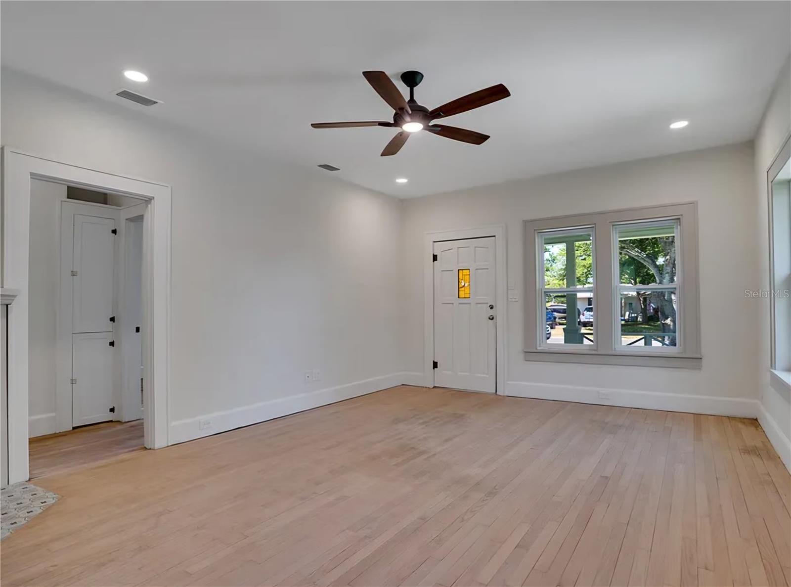 Image 4 of 14 For 4058 39th Avenue N