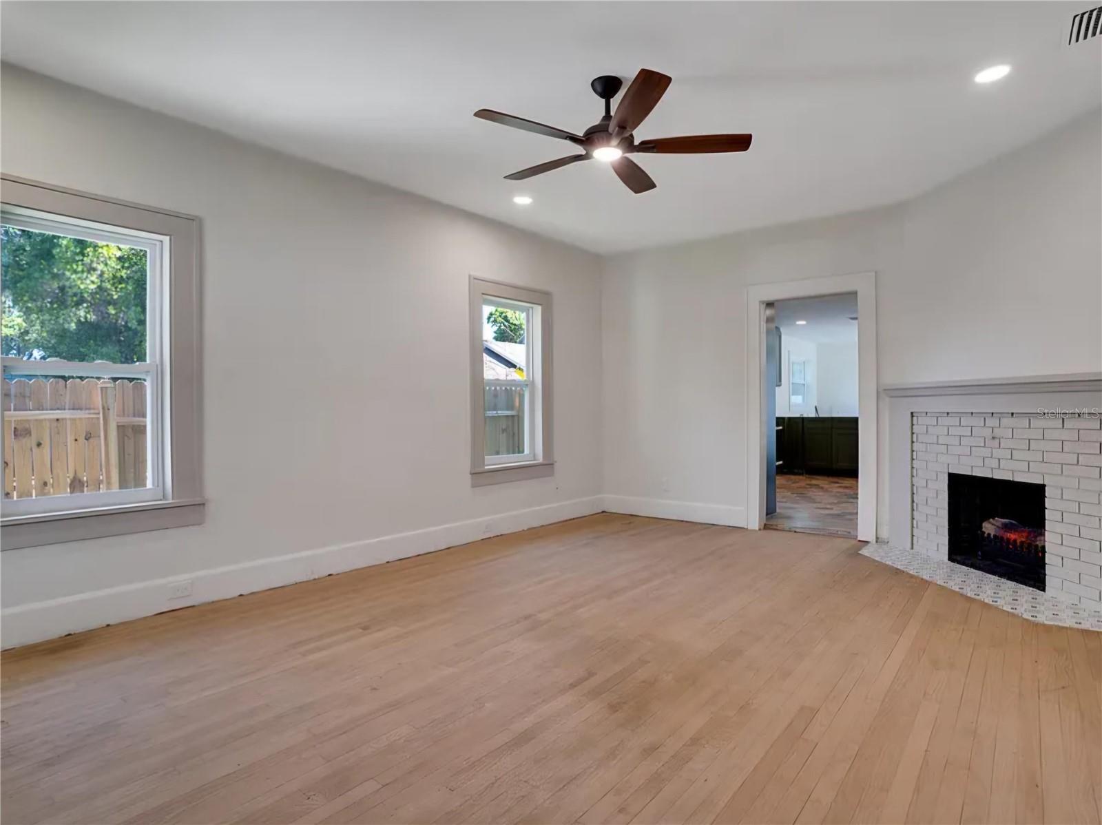 Image 5 of 14 For 4058 39th Avenue N