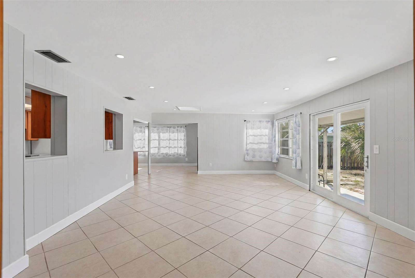 Image 13 of 30 For 11570 60th Terrace