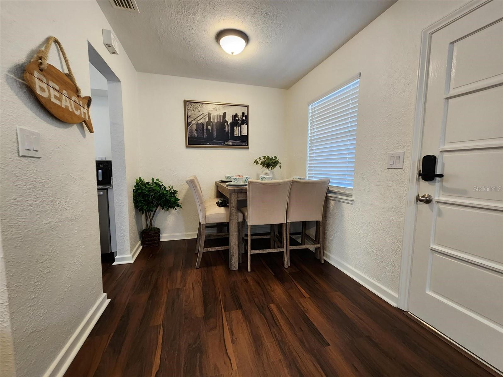 Image 8 of 19 For 618 S Crest Ave