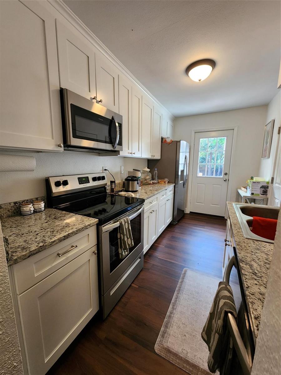 Image 9 of 19 For 618 S Crest Ave