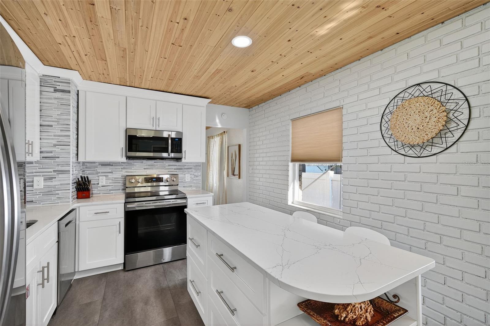 Image 11 of 53 For 2444 34th Avenue N