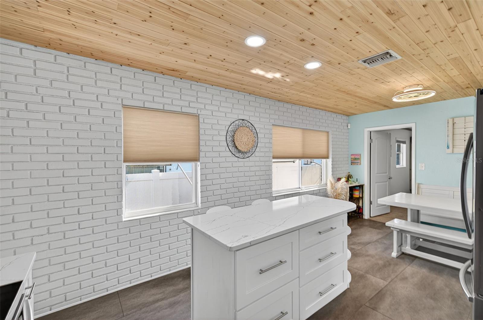Image 13 of 53 For 2444 34th Avenue N