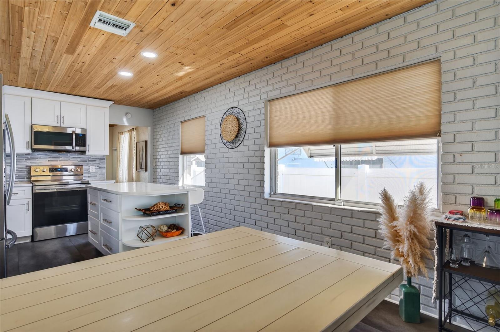 Image 16 of 53 For 2444 34th Avenue N