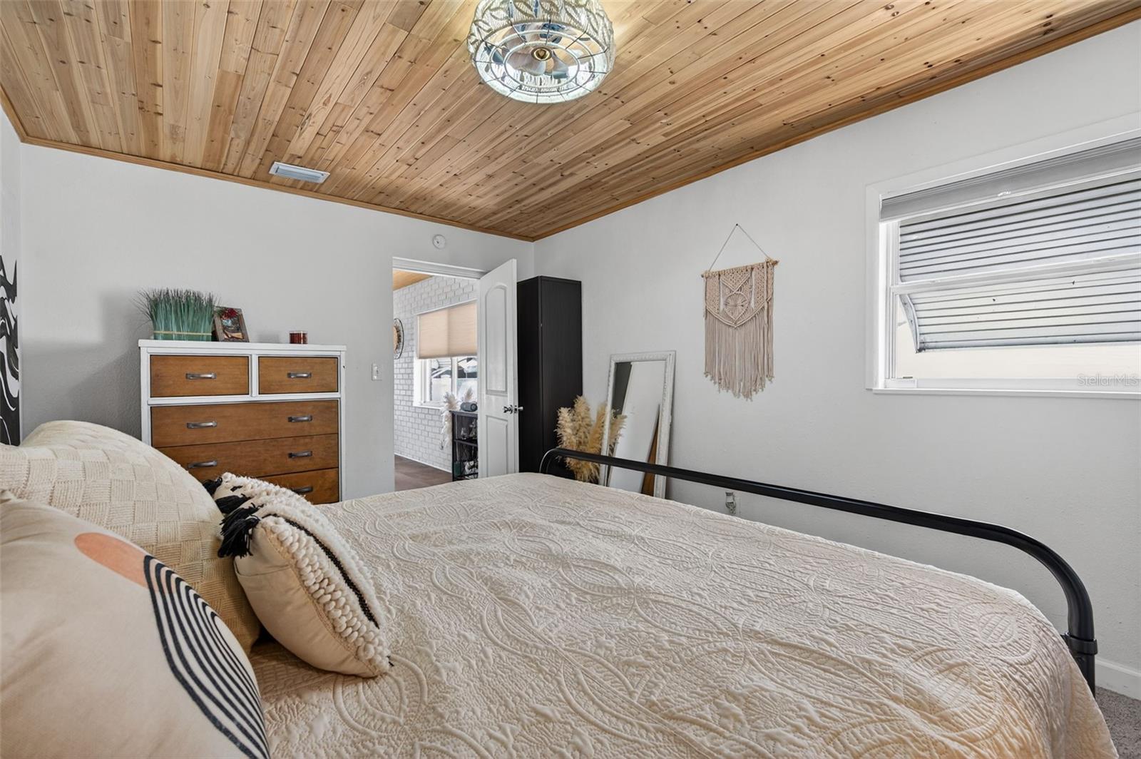 Image 20 of 53 For 2444 34th Avenue N