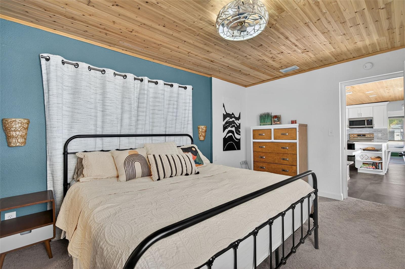 Image 21 of 53 For 2444 34th Avenue N