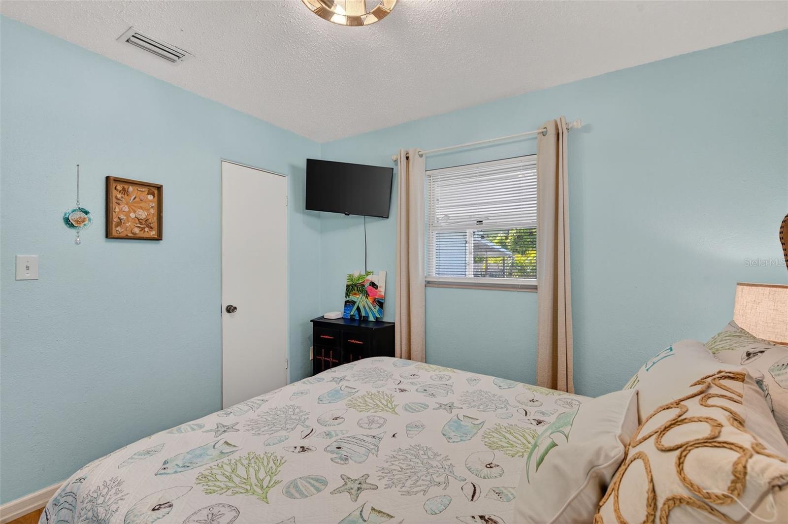 Image 25 of 53 For 2444 34th Avenue N