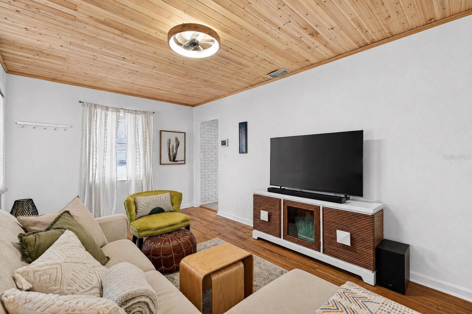 Image 4 of 53 For 2444 34th Avenue N